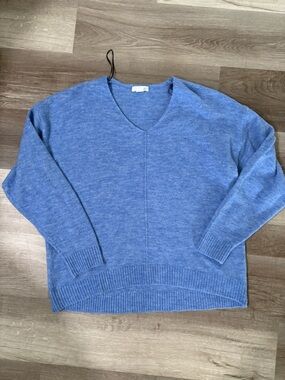 H&M V-Neck Blue Women’s blue Sweater. Size Medium